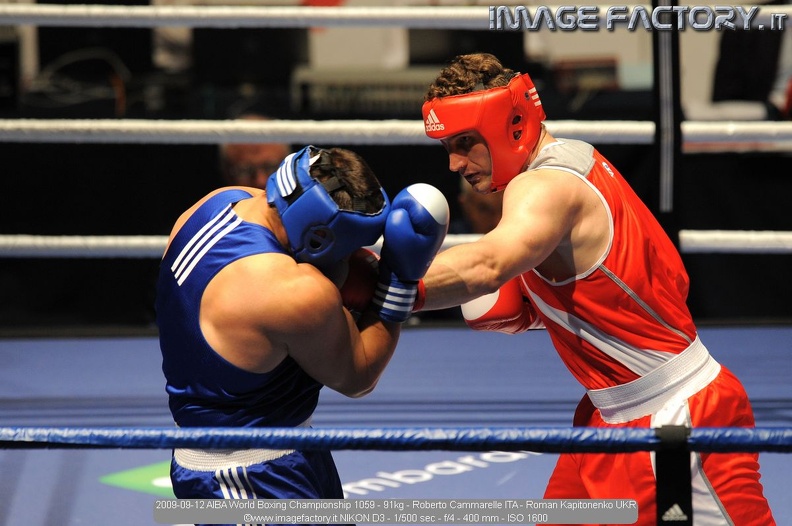 2009-09-12 AIBA World Boxing Championship 1059 - 91kg - Roberto Cammarelle ITA - Roman Kapitonenko UKR.jpg